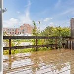 아파트 Modern Townhouse With Private Outdoor Area - 2br