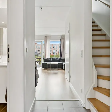Modern Townhouse With Private Outdoor Area - 2br