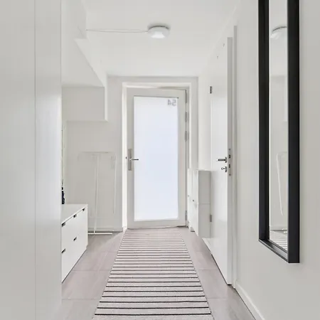 아파트 Modern Townhouse With Private Outdoor Area - 2br *