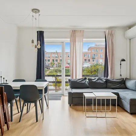 아파트 Modern Townhouse With Private Outdoor Area - 2br *
